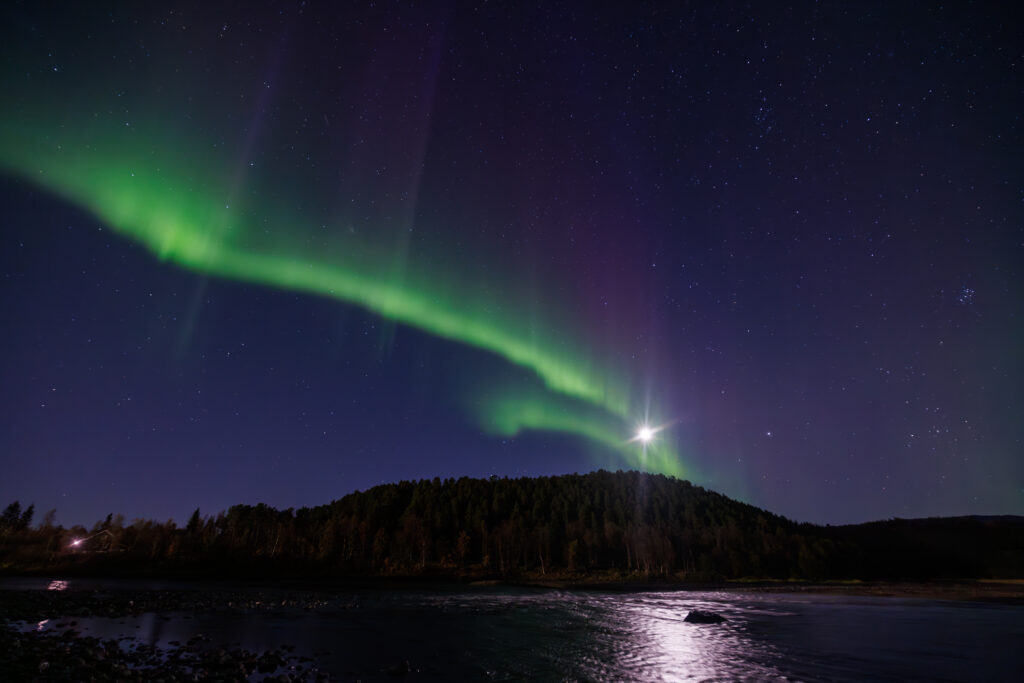 Aufgenommen: 24.09.2024 21:04 | Gerät: Canon EOS R5 | Belichtungszeit: 2/1 s | Blende: f/2.8 | ISO: 1600 | Blitz: nein