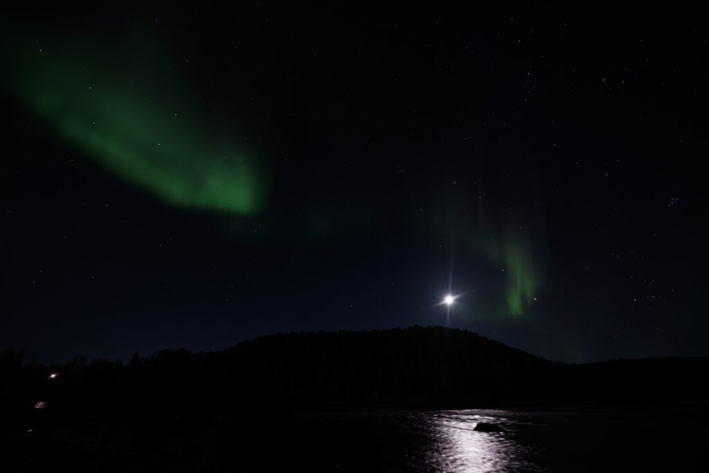 Aufgenommen: 24.09.2024 21:06 | Gerät: Canon EOS R5 | Belichtungszeit: 2/1 s | Blende: f/2.8 | ISO: 1600 | Blitz: nein
