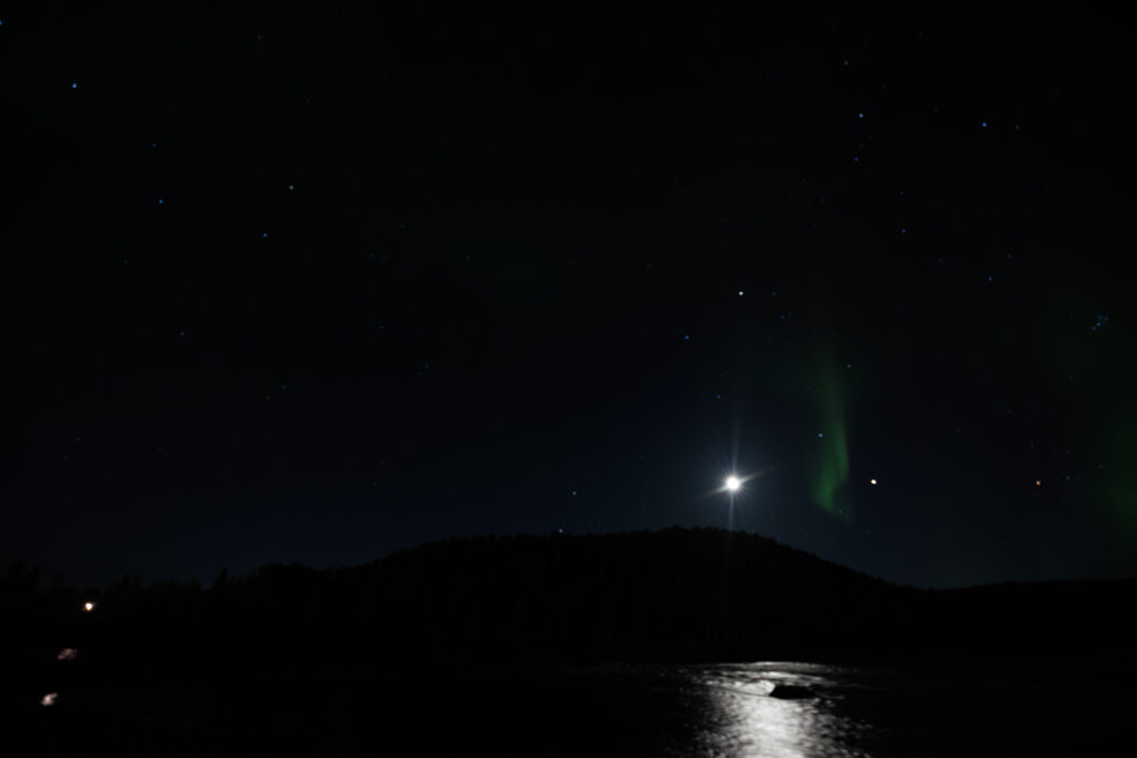 Aufgenommen: 24.09.2024 21:08 | Gerät: Canon EOS R5 | Belichtungszeit: 2/1 s | Blende: f/2.8 | ISO: 1600 | Blitz: nein