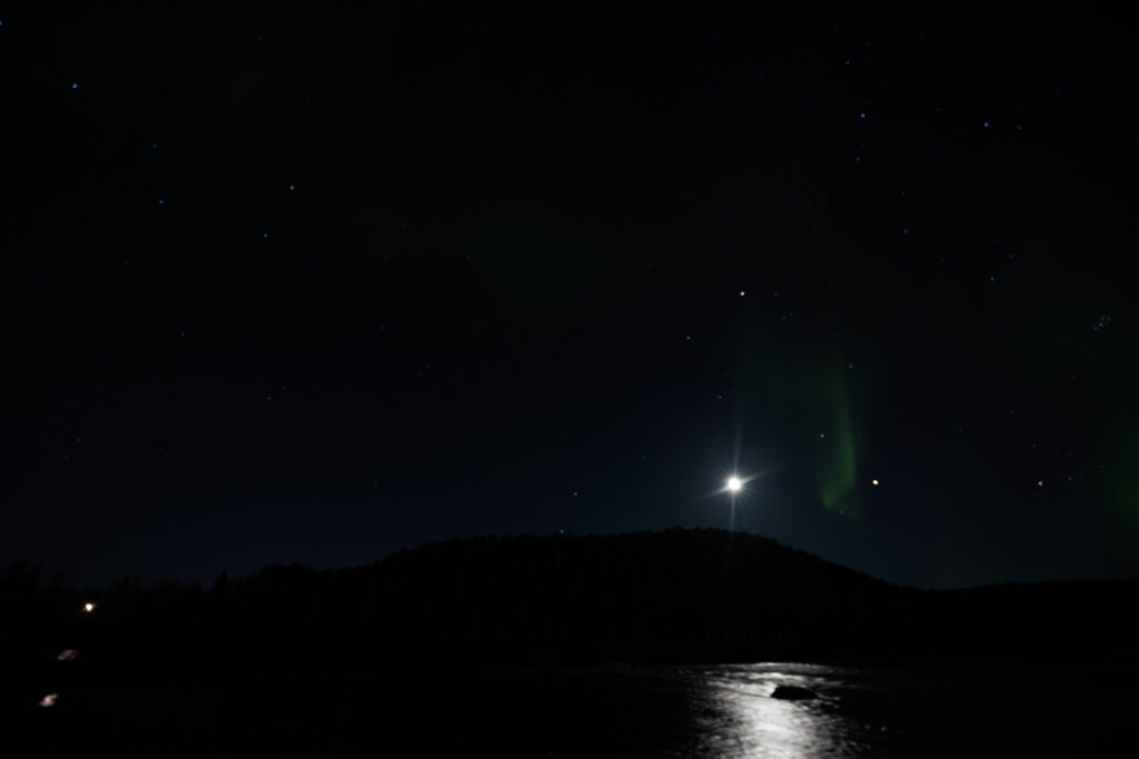 Aufgenommen: 24.09.2024 21:08 | Gerät: Canon EOS R5 | Belichtungszeit: 2/1 s | Blende: f/2.8 | ISO: 1600 | Blitz: nein