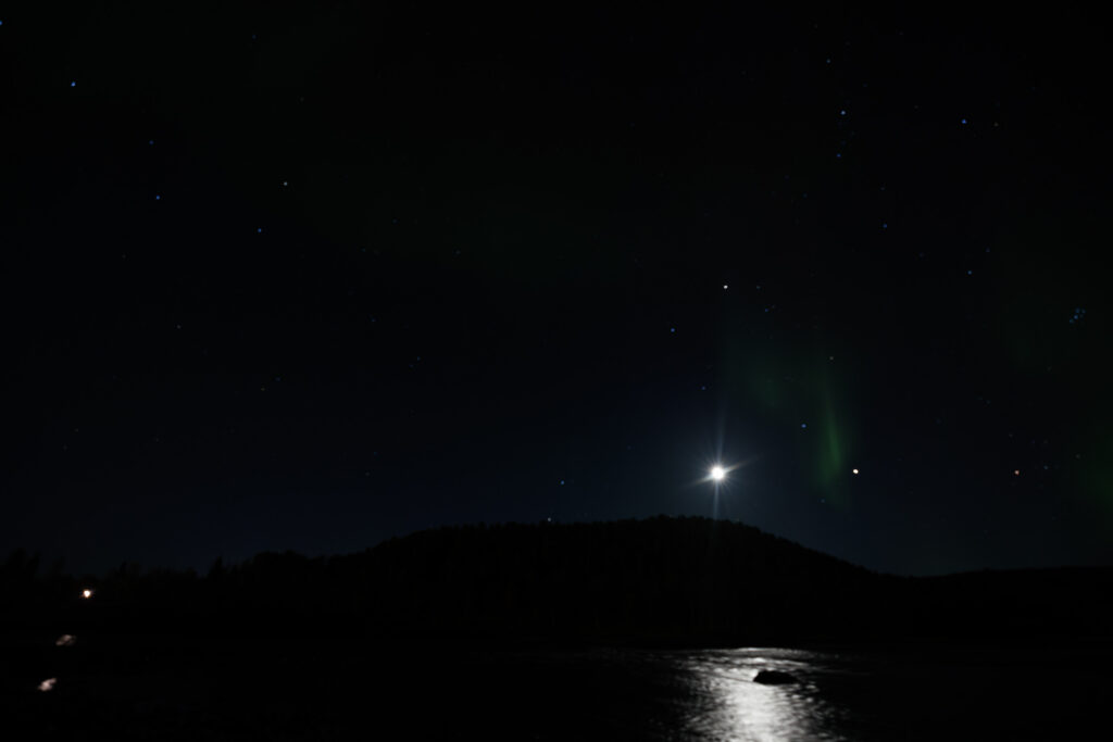 Aufgenommen: 24.09.2024 21:08 | Gerät: Canon EOS R5 | Belichtungszeit: 2/1 s | Blende: f/2.8 | ISO: 1600 | Blitz: nein
