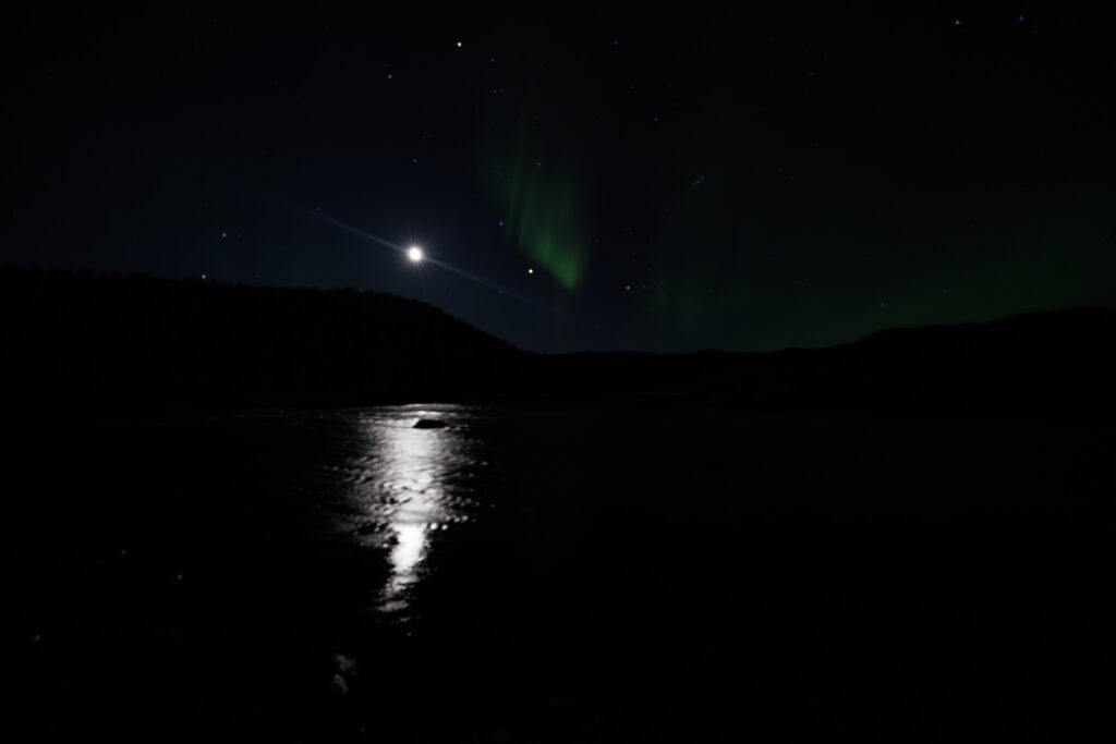 Aufgenommen: 24.09.2024 21:09 | Gerät: Canon EOS R5 | Belichtungszeit: 2/1 s | Blende: f/2.8 | ISO: 1600 | Blitz: nein