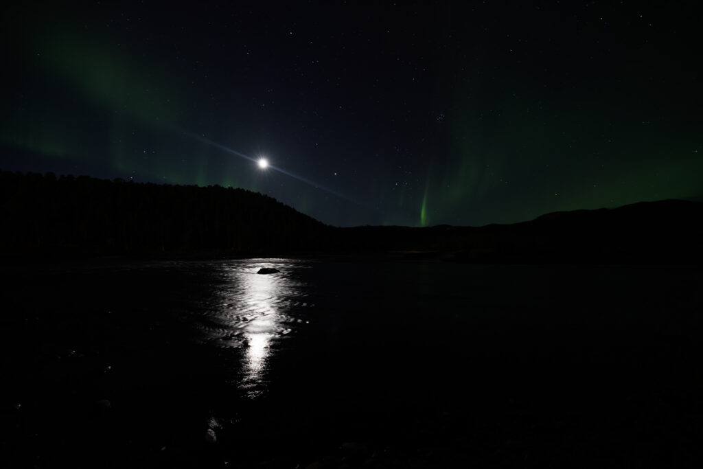 Aufgenommen: 24.09.2024 21:12 | Gerät: Canon EOS R5 | Belichtungszeit: 32/10 s | Blende: f/3.2 | ISO: 1600 | Blitz: nein