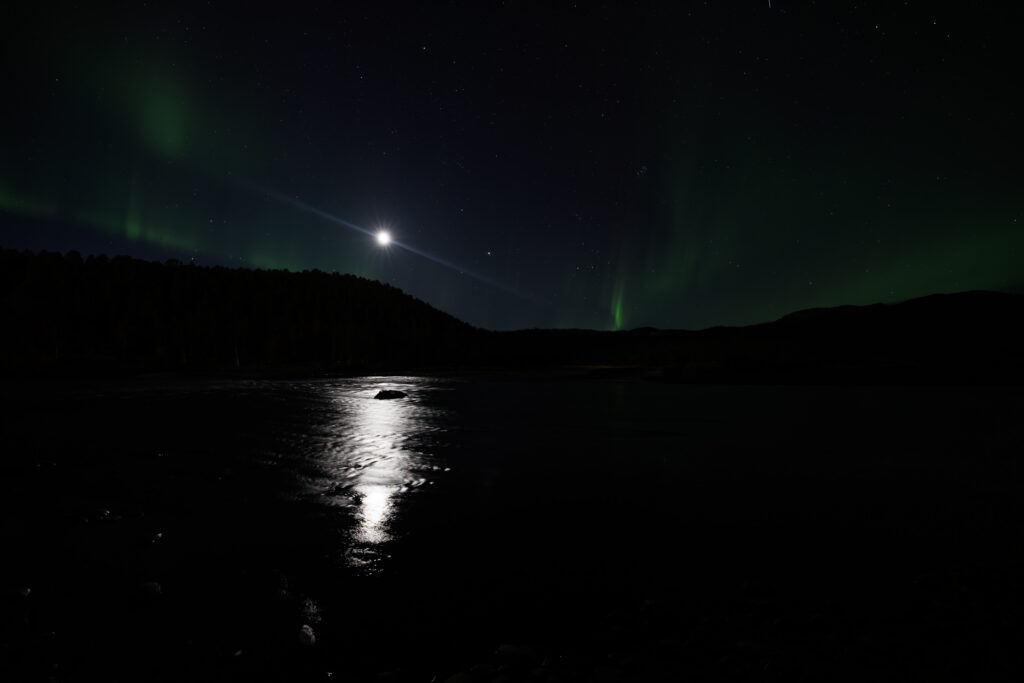 Aufgenommen: 24.09.2024 21:12 | Gerät: Canon EOS R5 | Belichtungszeit: 32/10 s | Blende: f/3.2 | ISO: 1600 | Blitz: nein