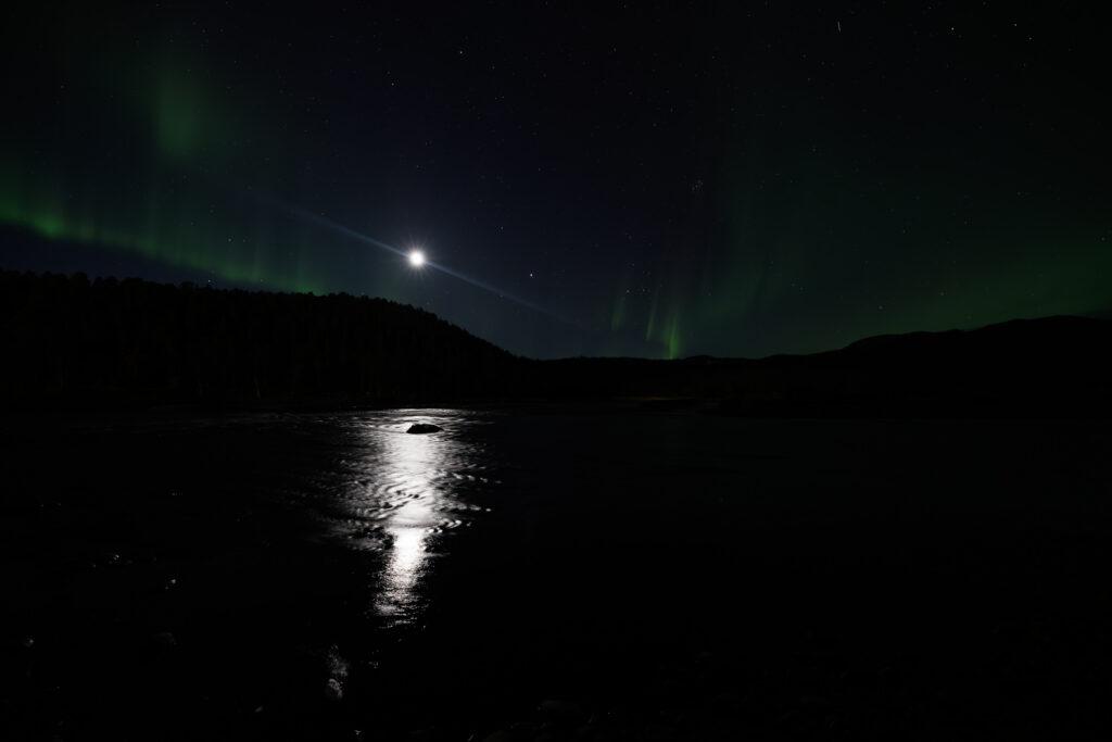Aufgenommen: 24.09.2024 21:13 | Gerät: Canon EOS R5 | Belichtungszeit: 32/10 s | Blende: f/3.2 | ISO: 1600 | Blitz: nein