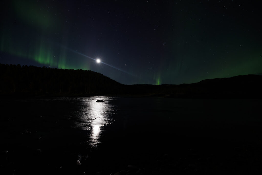 Aufgenommen: 24.09.2024 21:13 | Gerät: Canon EOS R5 | Belichtungszeit: 4/1 s | Blende: f/3.2 | ISO: 1600 | Blitz: nein
