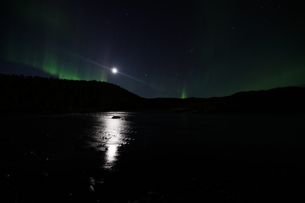 Aufgenommen: 24.09.2024 21:13 | Gerät: Canon EOS R5 | Belichtungszeit: 4/1 s | Blende: f/3.2 | ISO: 1600 | Blitz: nein