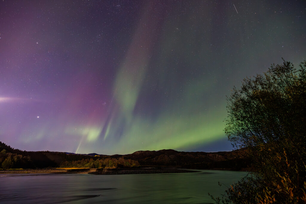 Aufgenommen: 24.09.2024 21:15 | Gerät: Canon EOS R5 | Belichtungszeit: 6/1 s | Blende: f/3.2 | ISO: 2500 | Blitz: nein