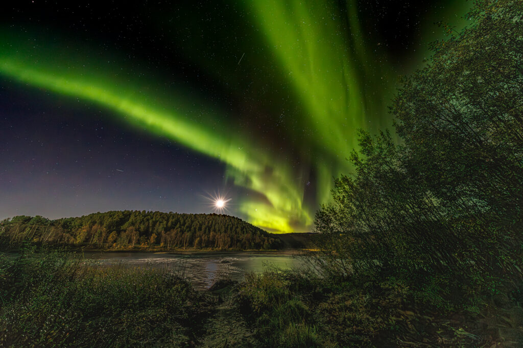 Aufgenommen: 24.09.2024 20:42 | Gerät: Canon EOS R5 | Belichtungszeit: 5/1 s | Blende: f/4.0 | ISO: 8000 | Blitz: nein