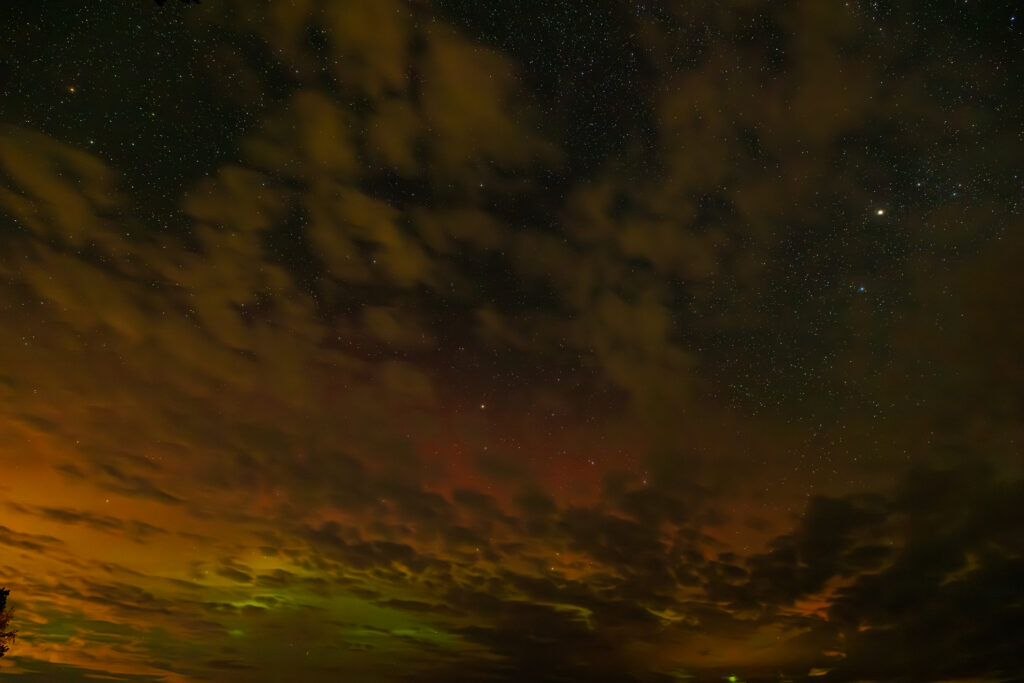 Aufgenommen: 03.10.2024 23:49 | Gerät: Canon EOS R5 | Belichtungszeit: 10/1 s | Blende: f/4.5 | ISO: 6400 | Blitz: nein