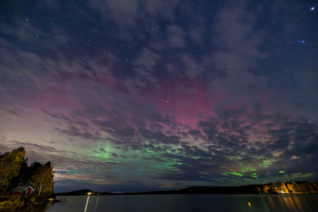 Aufgenommen: 03.10.2024 23:51 | Gerät: Canon EOS R5 | Belichtungszeit: 10/1 s | Blende: f/3.5 | ISO: 6400 | Blitz: nein