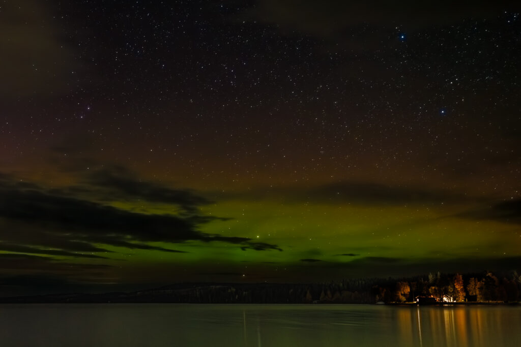 Aufgenommen: 03.10.2024 21:23 | Gerät: Canon EOS R5 | Belichtungszeit: 15/1 s | Blende: f/3.2 | ISO: 1600 | Blitz: nein