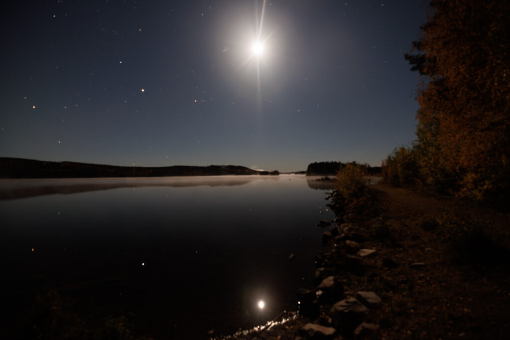 Aufgenommen: 21.09.2024 22:49 | Gerät: Canon EOS R5 | Belichtungszeit: 5/1 s | Blende: f/2.8 | ISO: 1600 | Blitz: nein