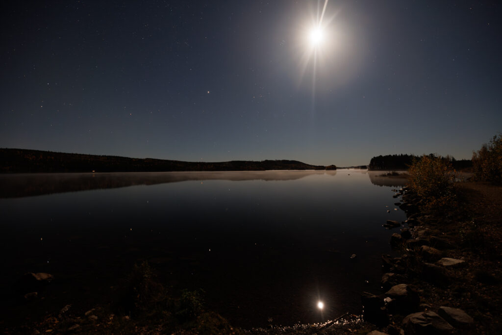 Aufgenommen: 21.09.2024 22:53 | Gerät: Canon EOS R5 | Belichtungszeit: 5/1 s | Blende: f/2.8 | ISO: 1600 | Blitz: nein